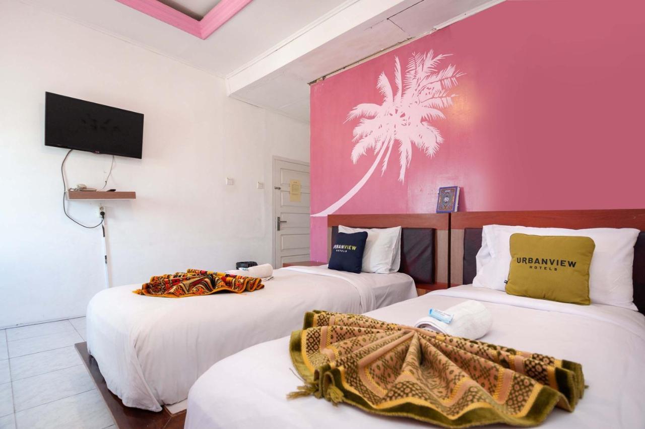 Urbanview Hotel Ananda Syariah By Reddoorz ブキティンギ エクステリア 写真