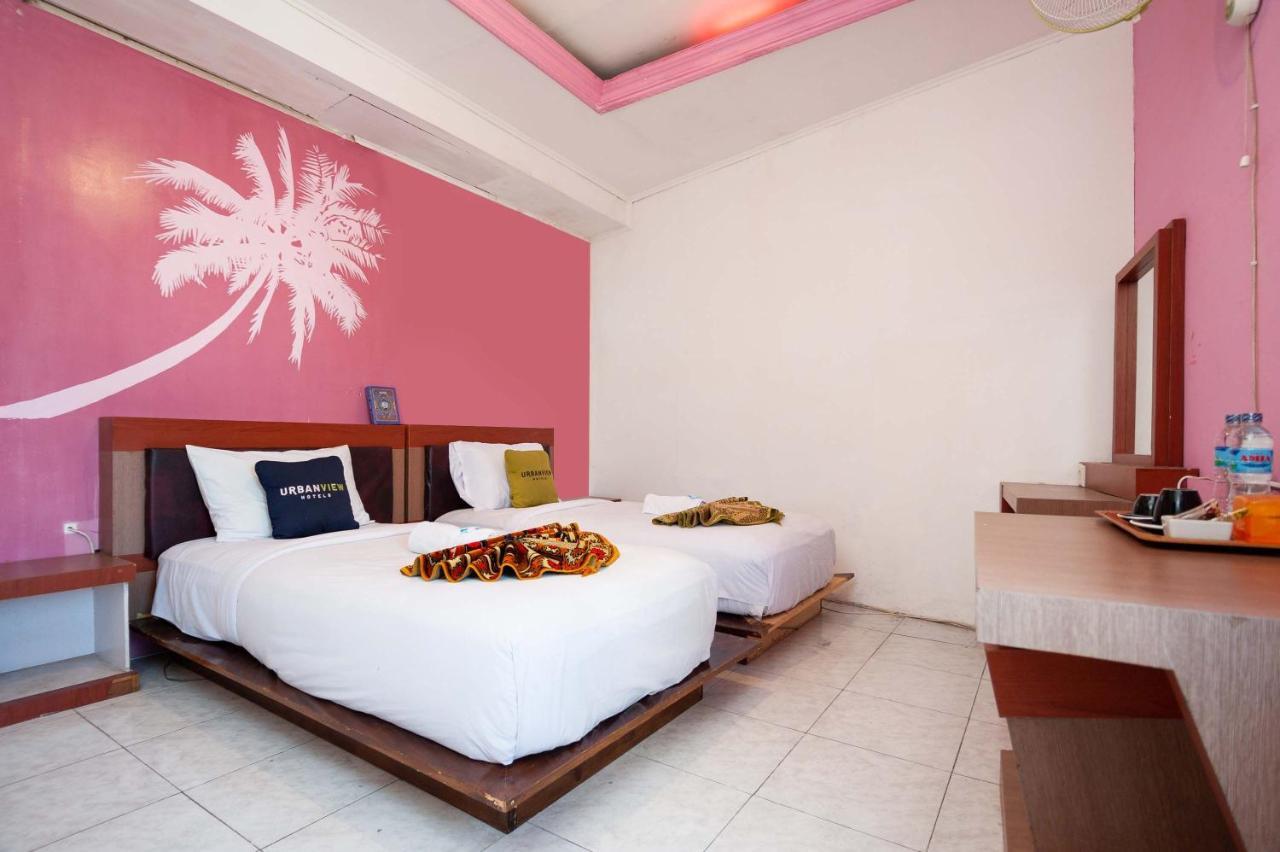 Urbanview Hotel Ananda Syariah By Reddoorz ブキティンギ エクステリア 写真