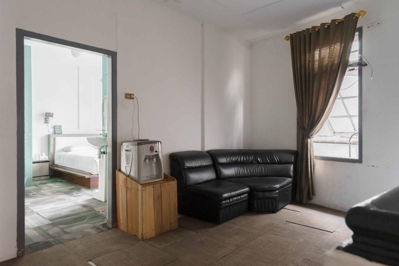 Urbanview Hotel Ananda Syariah By Reddoorz ブキティンギ エクステリア 写真