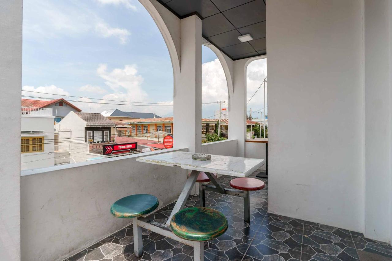 Urbanview Hotel Ananda Syariah By Reddoorz ブキティンギ エクステリア 写真