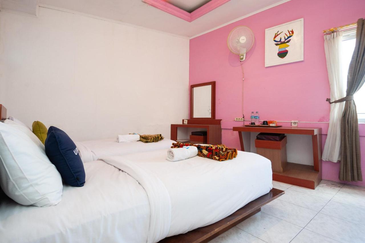Urbanview Hotel Ananda Syariah By Reddoorz ブキティンギ エクステリア 写真
